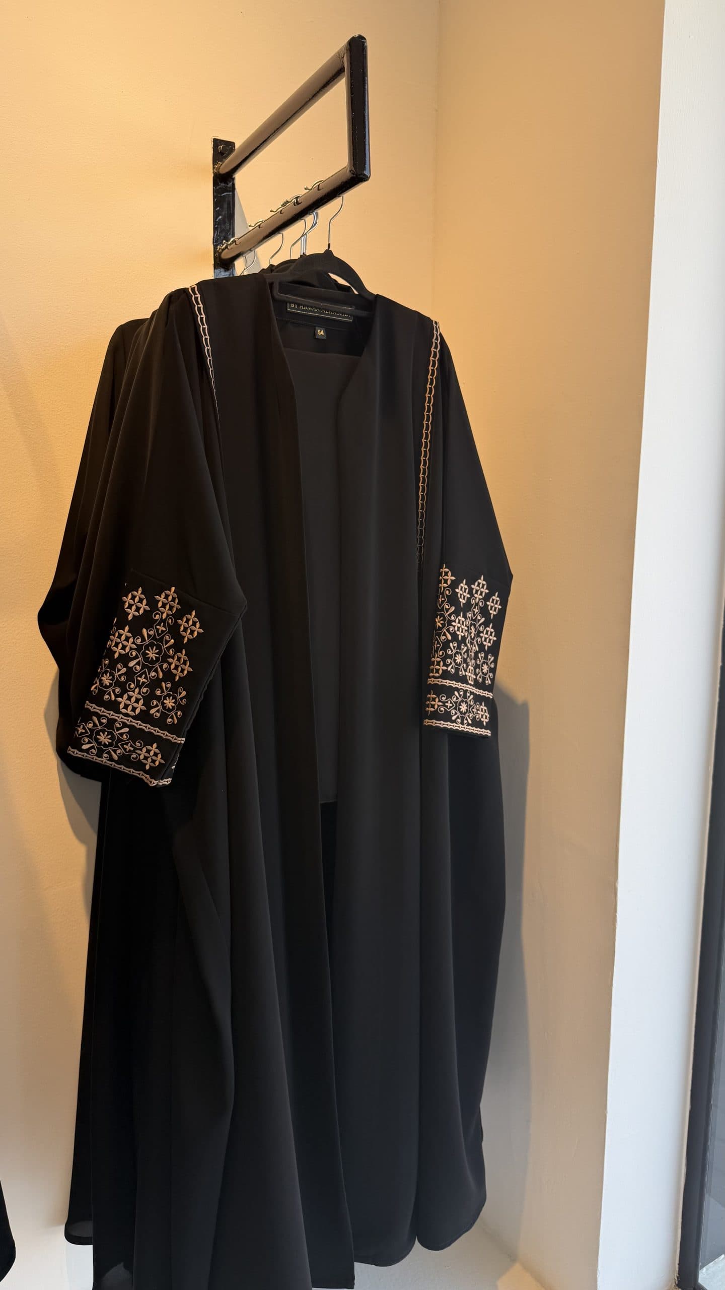 عباية تطريز بقصة قطرية