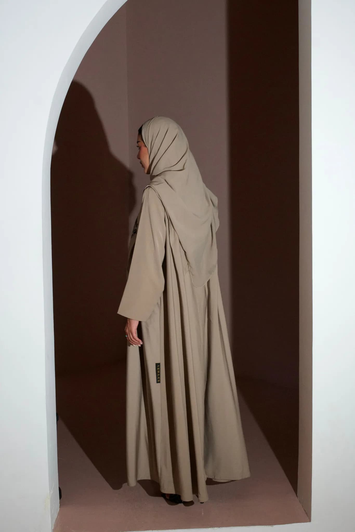 عباية ملونة مع تطريز اسود(T661) - 3