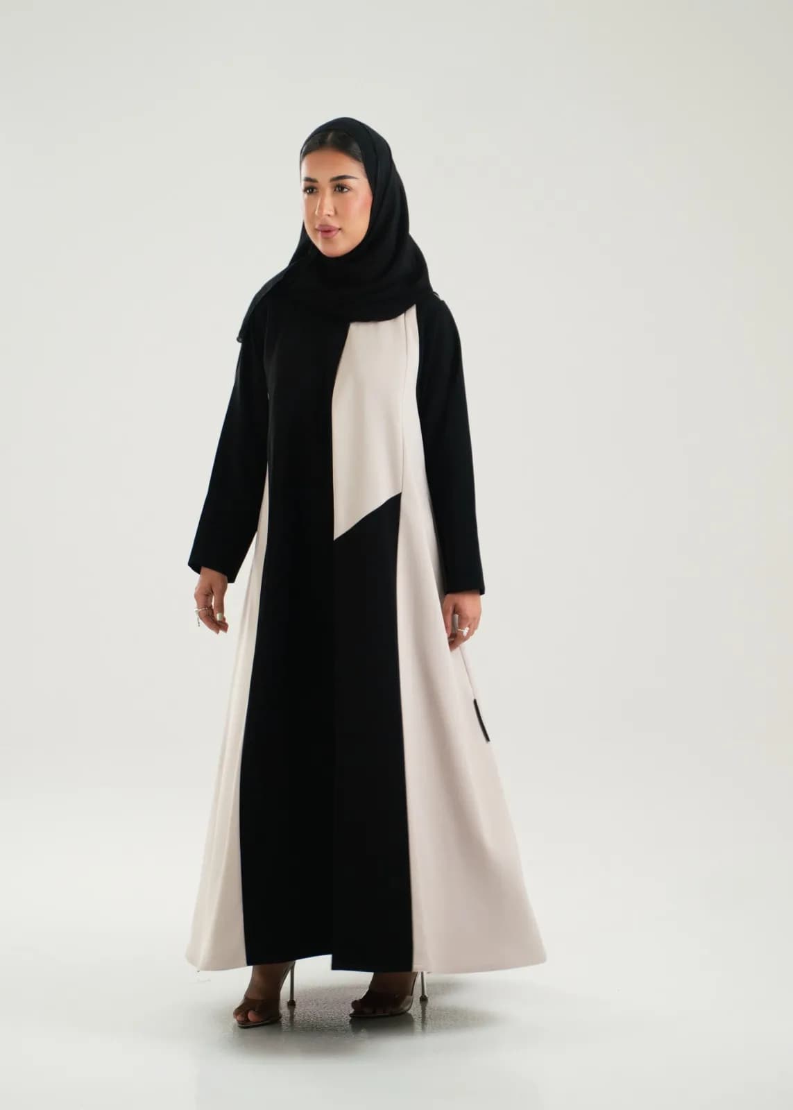 عباية سادة بتصميم ثنائي اللون - 4
