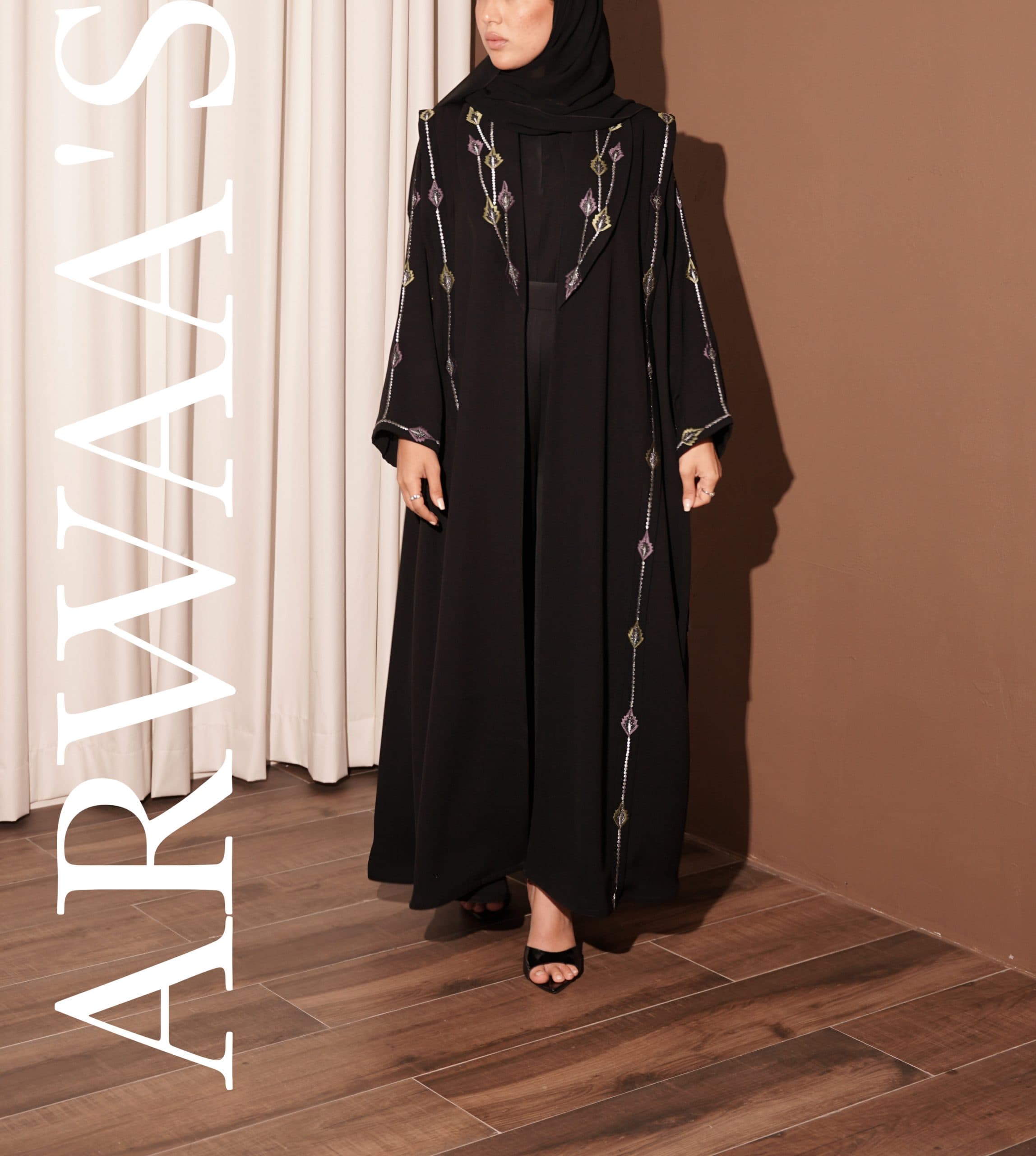 عباية بليزر مطرزة