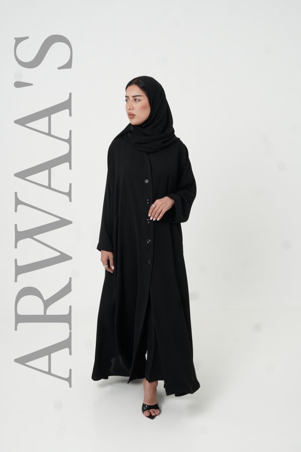 عباية سادة بقصة كلوش مع أزرار امامية