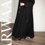 عباية سادة بقصة دبل كلوش مع أزرار امامية