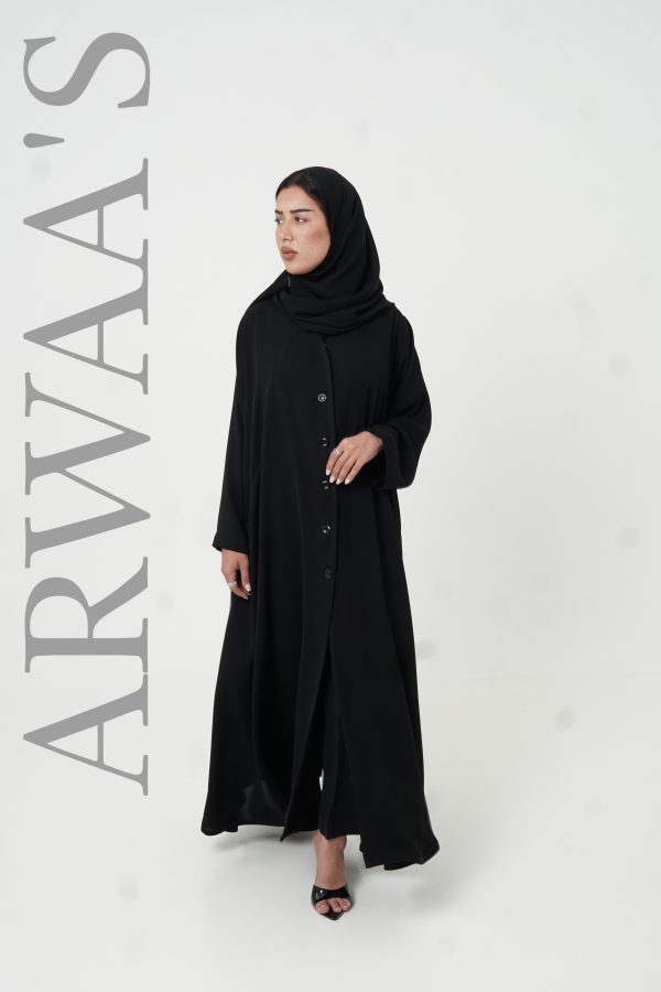 عباية سادة بقصة كلوش مع أزرار امامية