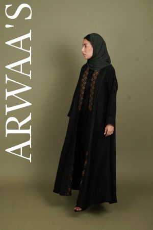 A470AD82-95E7-4119-8534-9951FA995374 عباية تطريز مع شيلة بلون لاخضر