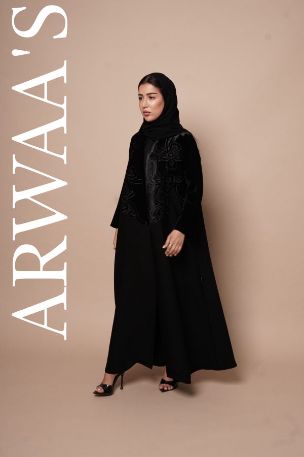عباية تطريز مع إضافة مخمل