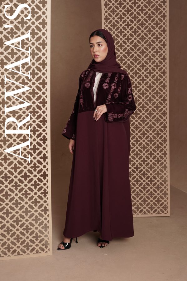 30BC9C76-EC0B-427C-B434-C18574F8061E عباية تطريز سدو مع مخمل