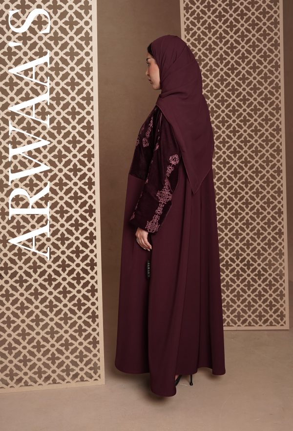 D053A085-9E79-4ACA-ABF6-219C179261A5 عباية تطريز سدو مع مخمل